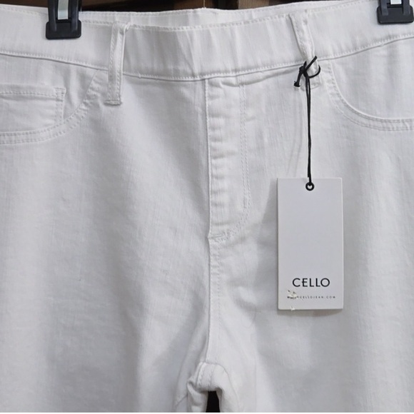 Cello Denim - NWT White Cello Jeggings Waist 17” w/approx a2” stretch, Rise 10”, Length 29”